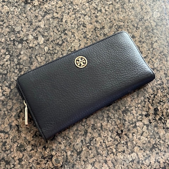 Tory Burch Handbags - Tory Burch | Black Leather Wallet